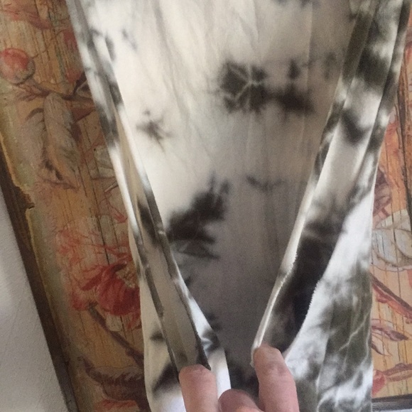 FOREVER 21 IVORY OLIVE TIE DYE MUSCLE TANK TOP S - Picture 8 of 12